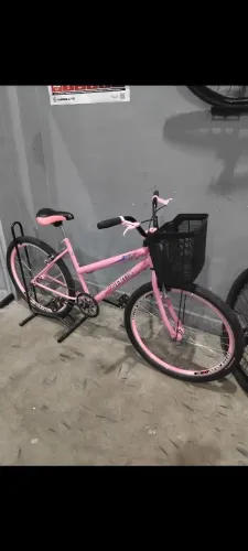 Vendo essa bicicleta similar nova aro 26, 5 meses que comprei esta em um ótimo estado