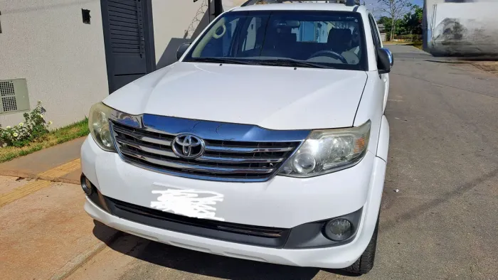 Toyota Hilux SW4 SR 4X2 2.7/ 2.7 Flex 16V Aut. 2012