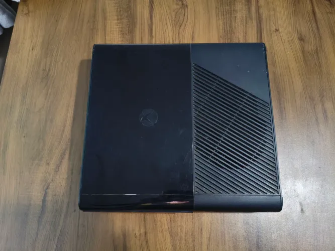 Xbox 360 com jogos 2 manetes e um volante
