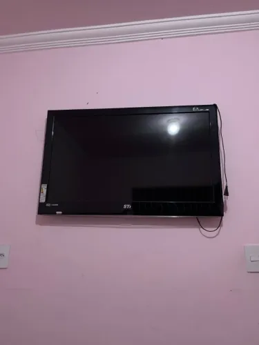 Tv STi slim LED HD 32 polegadas
