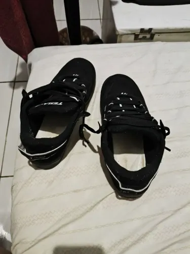 Vendo tênis tesla