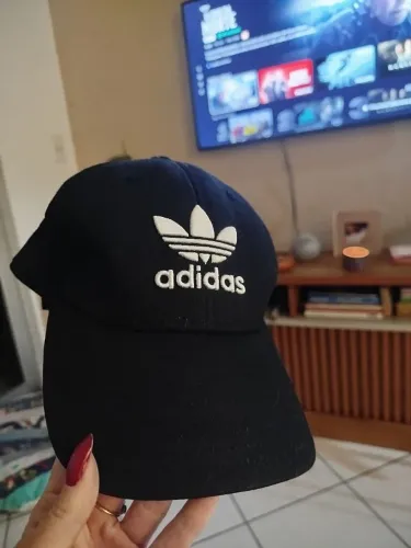 Boné Adidas clássico