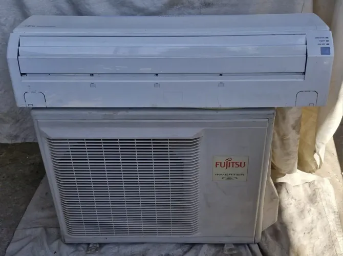 Ar Condicionado  Split FUJITSU INVERTER Q/F 18.000 BTUS - Usado