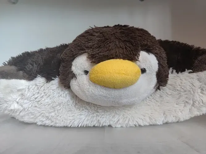 Almofada Pinguim de Pelúcia para Notebooks (seminova)