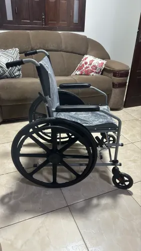 Cadeira de rodas nova 