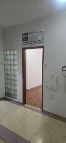 Sala Grande, bem cuidada, com Banheiro Rua Rio de Janeiro 462 cond Helena Passig centro BH