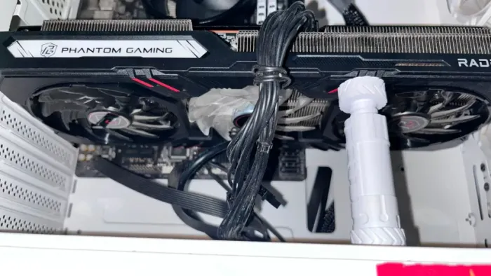 Placa de Vídeo ASRock AMD Radeon RX 6600 XT Phantom Gaming D OC 8GB GDDR6 (Triple Fan)