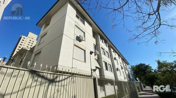 Apartamento REFORMADO de 2 domritórios, TERREO.