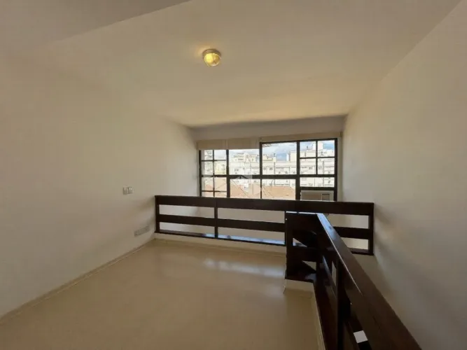 Apartamento Duplex Semi Mobiliado à Venda em Porto Alegre - 1 Dormitório com Suíte e Vaga