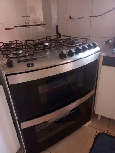 Vendo esse fogão 5 bocas Brastemp valor 700 reais