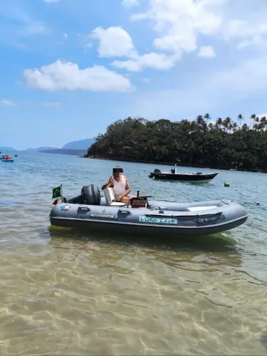 Bote inflável casco rígido 