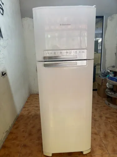 Geladeira Eletrolux 430l