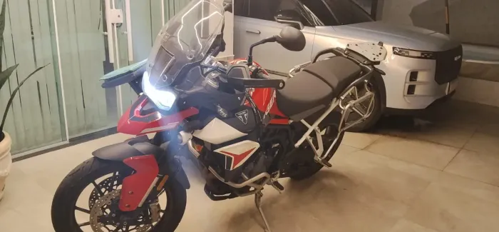 VENDO MOTO NOVÍSSIMA ÚNICO DONO