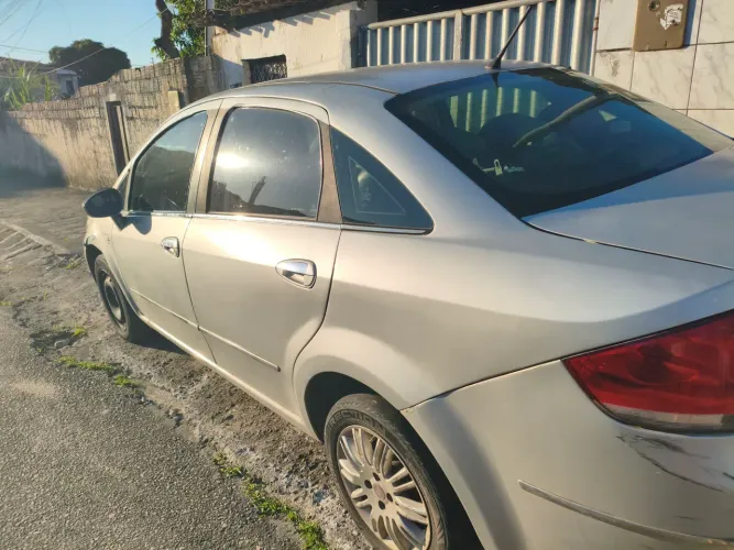 Fiat Linea LX 1.9/ 1.8 Flex 16V Dualogic 4P 2010