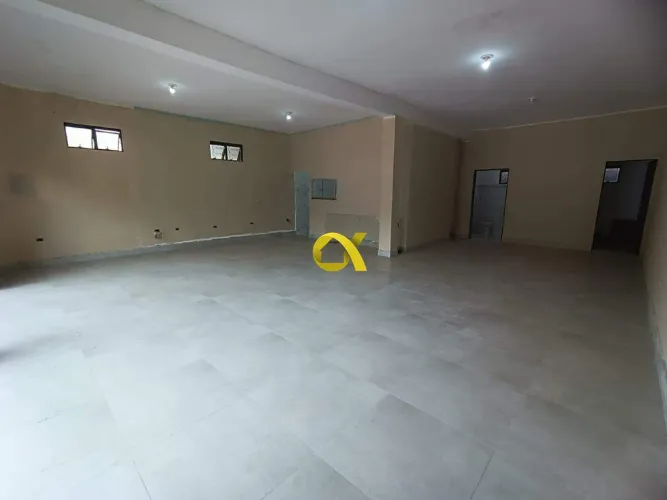 Salão Comercial com Casa de Fundo