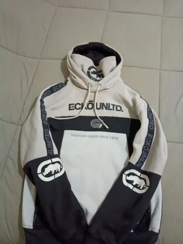 Blusa da EKCO UNLTD com máscara
