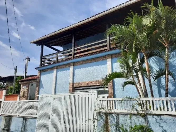 Linda casa Colonial, 2 quartos, 2 banheiros, área gourmet em São Gonçalo