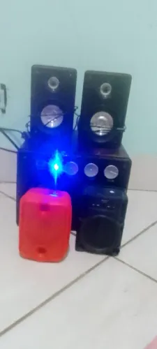 Vendo som c3tech funcionando só tá com problema na saída do cabo auxiliar e mas duas caix