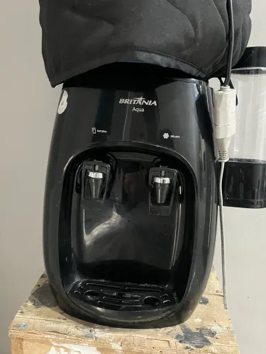 Bebedouro Britânia com defeito para vender logo