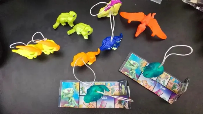 Kinder Joy Dinossauros - Jurassic - kinder ovo - bonecos - vários modelos