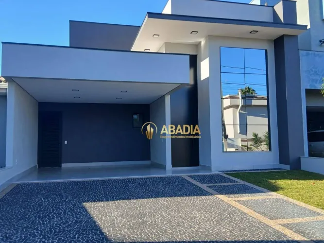 Casa em condomínio em Paulínia