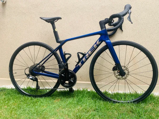 Speed Trek Madone SL5 8ª geração 105 Shimano 2025 12v Tam S