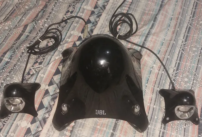 Som JBL creature 2.1
