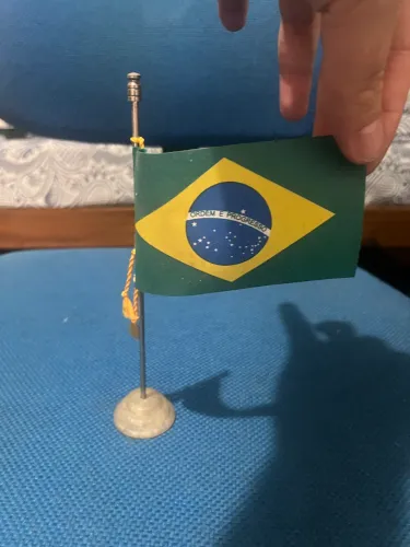 Bandeira do Brasil de Mesa com Mastro e Base - Decorativa