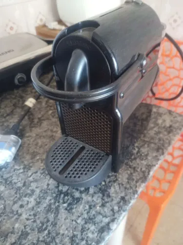 Cafeteira Nespresso Original Inissia D40 - Usada.