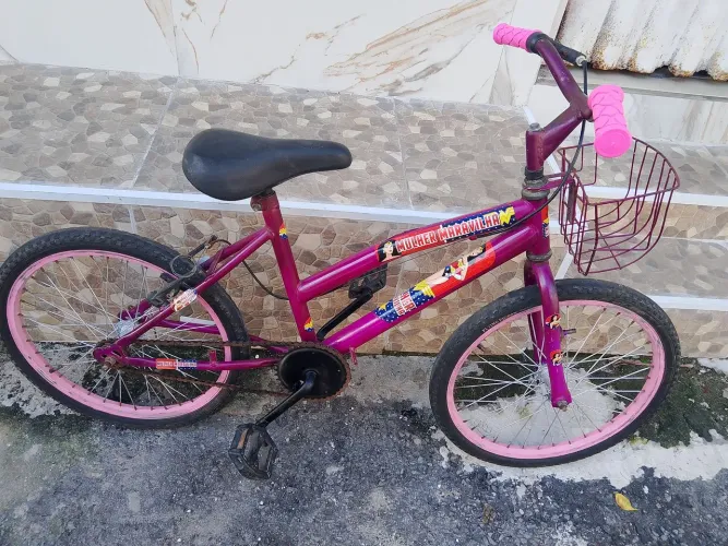 Bicicleta aro 20 pra menina de 6 a 9 anos completa com cestinha 