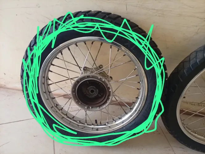 PAR DE AROS DA BROS ( COM UM PNEU DIANTEIRO)