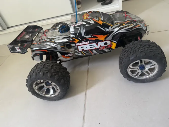 Traxxas Revo 3.3 Original + 1/2 Galão Combustível