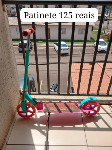 Patinete e jogo de tapete