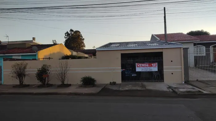 Um refúgio ensolarado em Uvaranas: casa aconchegante com quintal, horta e muito espaço