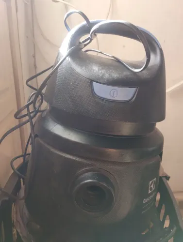 Aspirador de Pó e Líquidos Electrolux Hidrolux 1400W - Usado