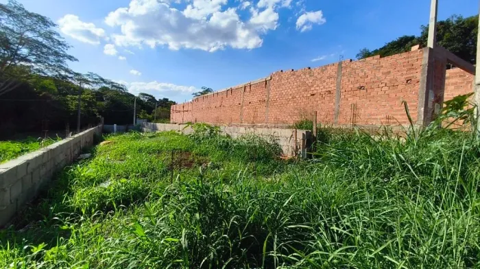 Venda de Terreno / Padrão na cidade de Araraquara