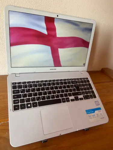 Notebook Samsung i3 7ª Geração / 8GB RAM / 256GB SSD +1TB HDD / Tela 15.6? FullHD