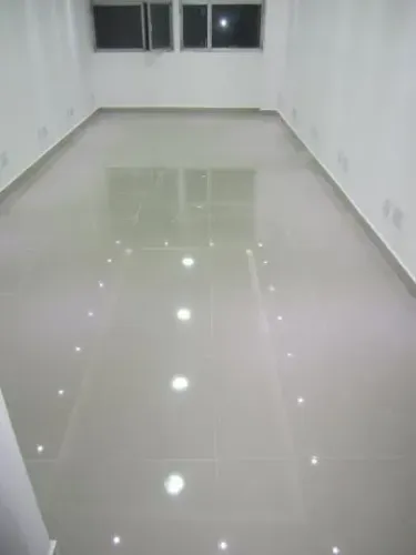 Linda Sala Comercial de 35m2 Para Locação - Completamente Reformada