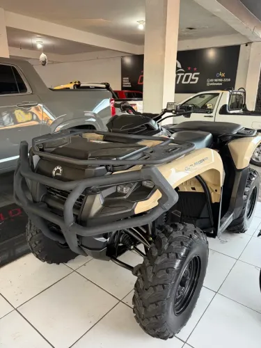 BRP Can-Am Outlander Pro HD5 4x4 Quadriciclo