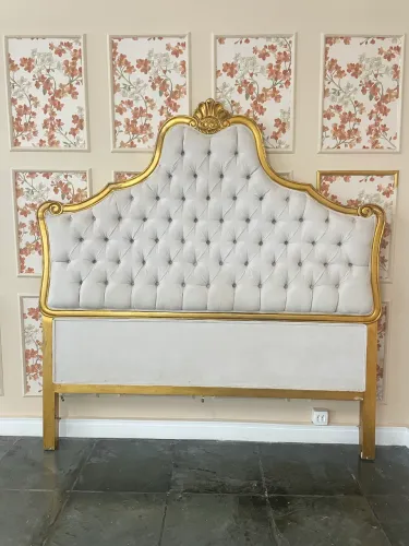 Cabeceira Entalhada Capitonê - estilo Luís XV - Queen Size