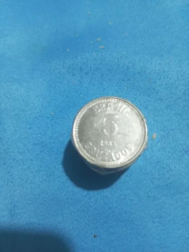 Moedas antigas de 5 cruzados.