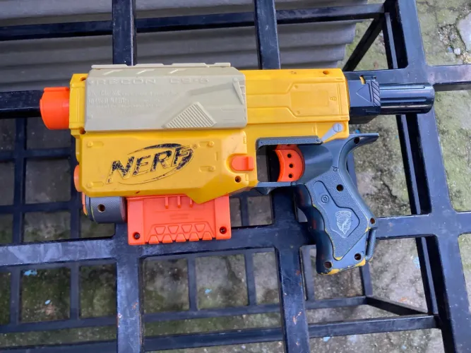Lançador Nerf N-Strike Recon CS-6 Amarela (Usada) + Pente Original 