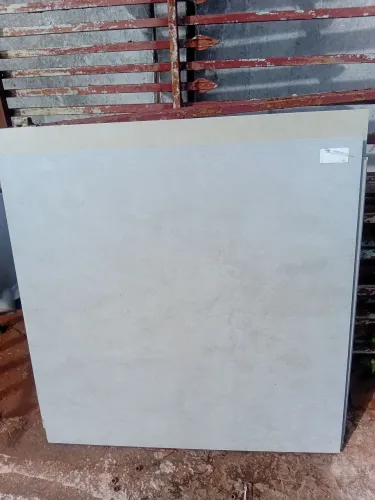 Pisos porcelanato.