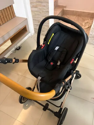 Carrinho de bebê 3 em 1 super novo