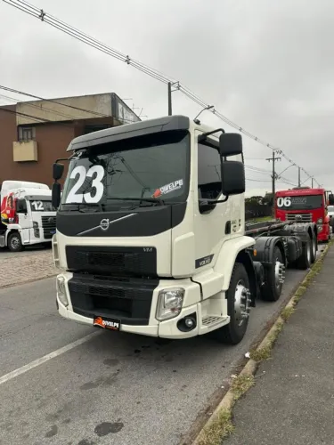 VOLVO VM 360 ROLL ON OFF