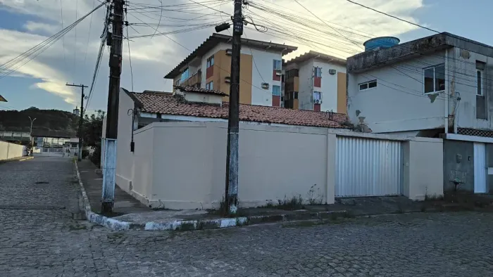 Casa em Condomínio Fechado Oportunidade para Reforma e Valorização