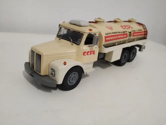 Miniatura caminhão Scania laticínios Ccpl exclusiva 1/43 