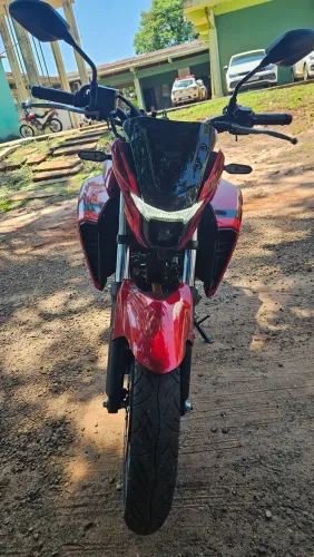 Yamaha FZ25, 250cc, vermelha