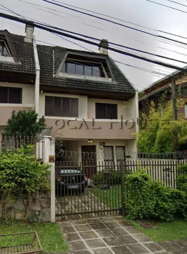 Sobrado com Ático e Hidromassagem na Suíte à Venda na Mercês  Curitiba