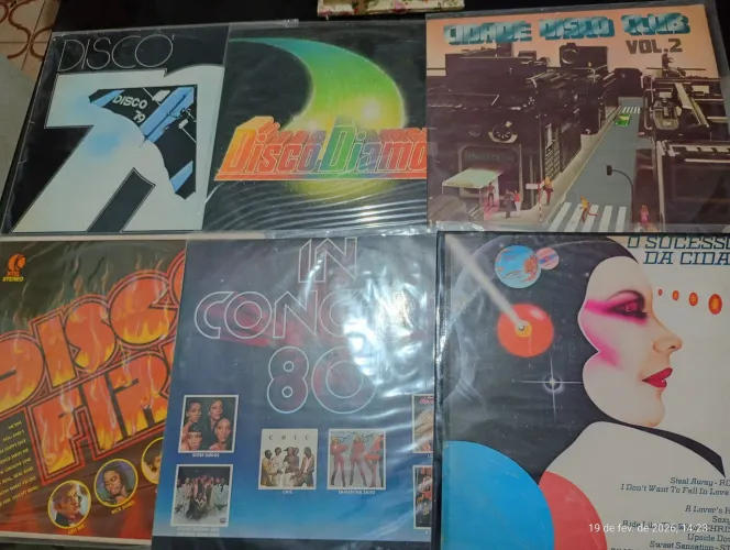 Discos de vinil antigos em bom estado 